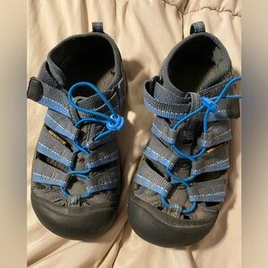 Boy’s Keen Shoes sz 1